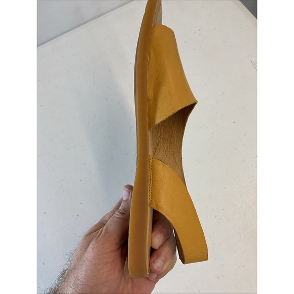 Born Inlet Women's Size 8M Brown Leather Cushioned Pull-on Peep Toe Flat Sandals - Picture 12 of 14